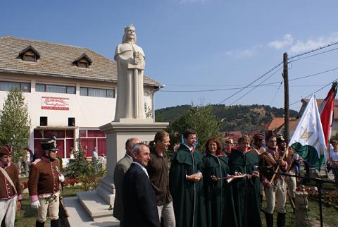 Szent István-szobor Kézdiszentléleken (forrás: kronika.ro)