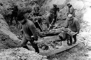 A katyńi áldozatok exhumálása