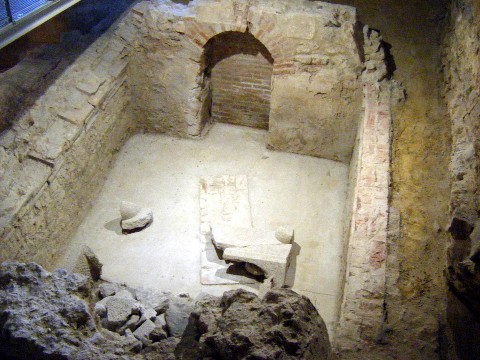 Egy már feltárt ókeresztény sírkamra Pécsett (forrás:wikipedia)
