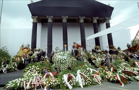 Nagy Imre és mártírtársainak újratemetése 1989-ben (forrás:MTI)