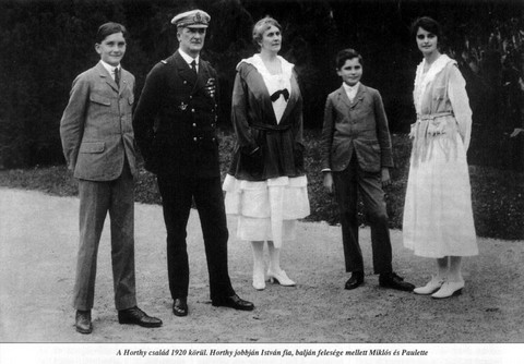 A Horthy-család: Balról-jobbra: Horthy István, Horthy Miklós, Horthy Miklósné, ifj. Horthy Miklós, Horthy Paulette
