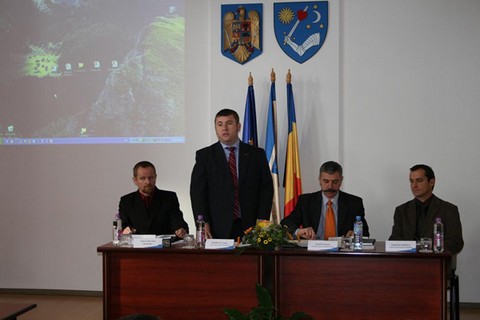 Borboly Csaba tart előadást a konferencián (fotó: Bíró Blanka, kronika.ro)