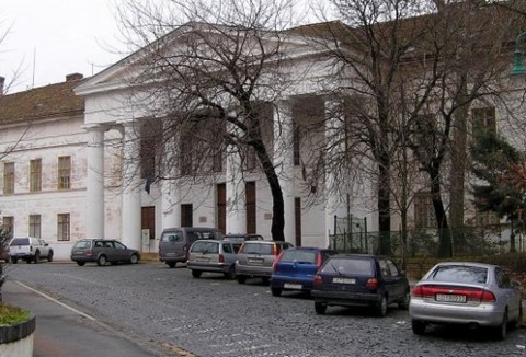 A szekszárdi vármegyeháza - az udvaron kerül felállításra az emlékmű