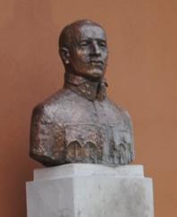 Kratochvil Károly szobra Kézdivásárhelyen