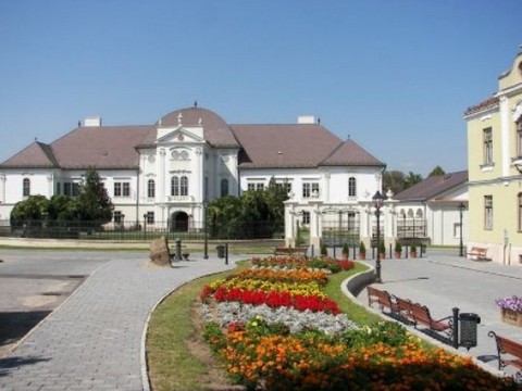 Szécsény újabb kori történetének egyik legjelentősebb darabja - a Forgách-kastély (fotó: szecseny.hu)