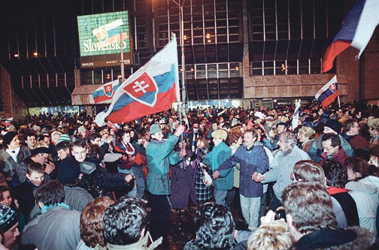 ünneplés 1992 szilveszterén Pozsony főterén