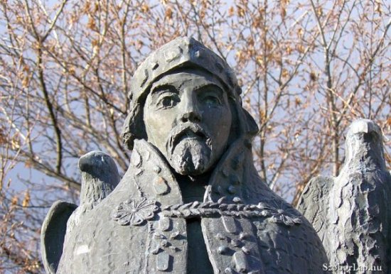 I. Béla szobra Szekszárdon (fotó:szoborlap.hu)